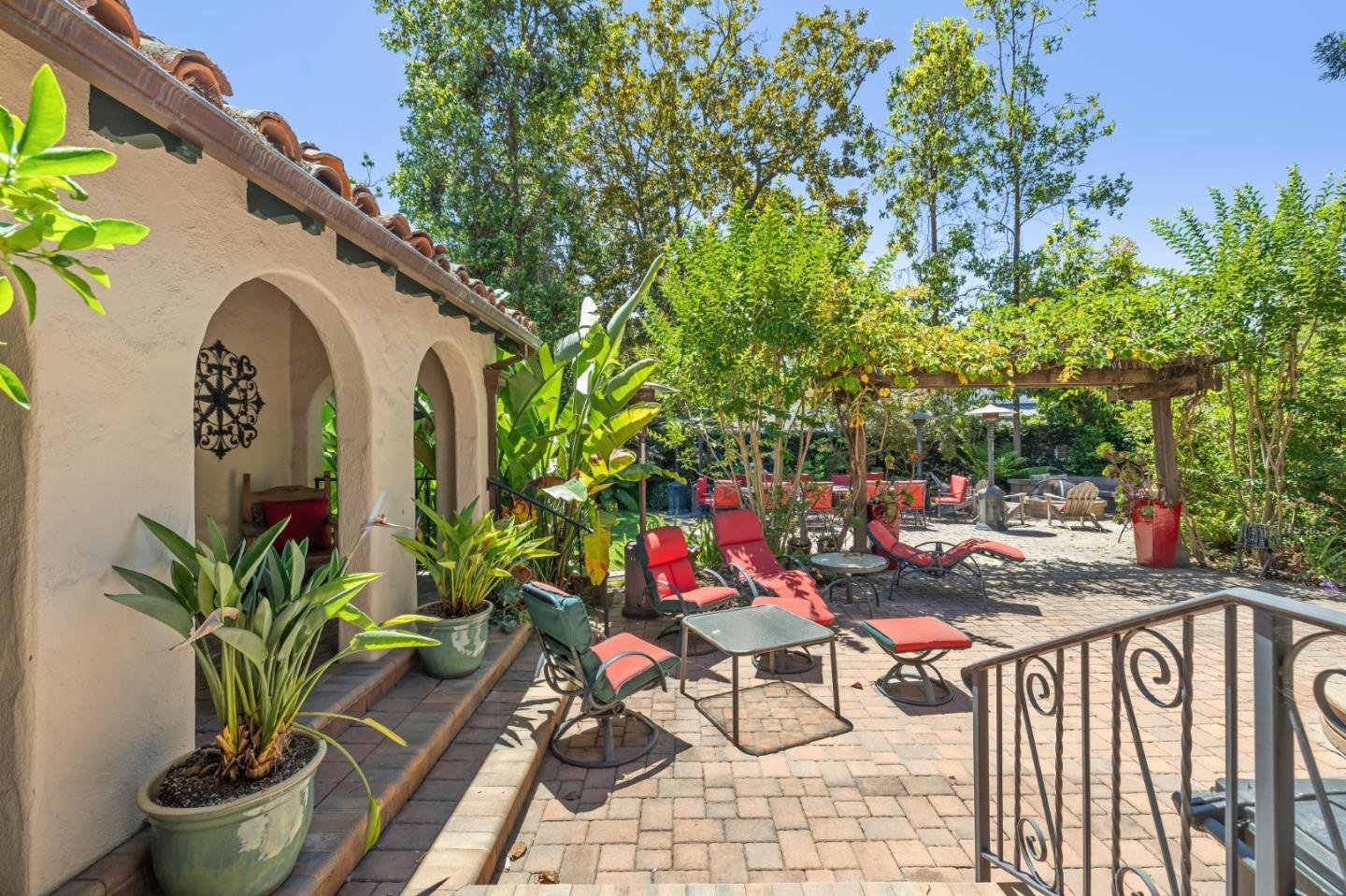 Detail Gallery Image 50 of 151 For 590 Center Dr, Palo Alto,  CA 94301 - 5 Beds | 3 Baths