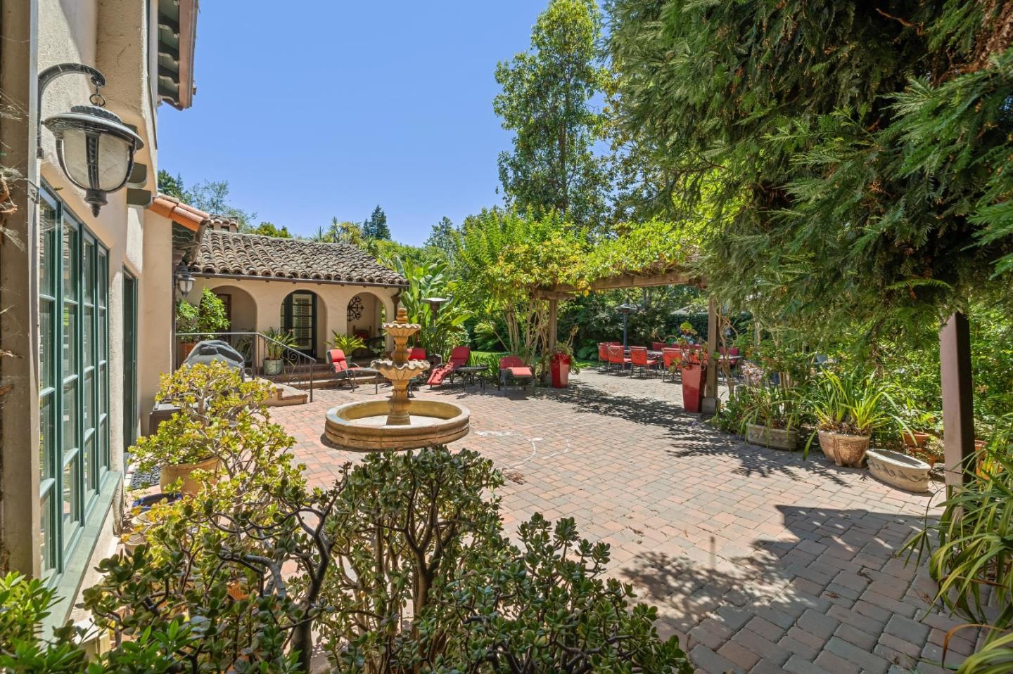 Detail Gallery Image 51 of 151 For 590 Center Dr, Palo Alto,  CA 94301 - 5 Beds | 3 Baths