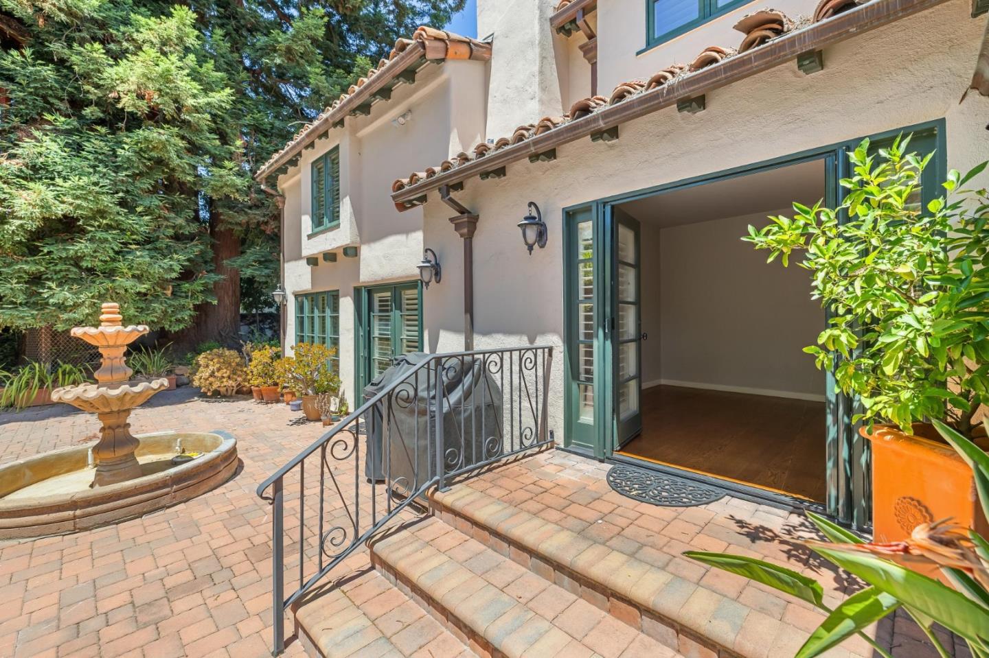 Detail Gallery Image 53 of 151 For 590 Center Dr, Palo Alto,  CA 94301 - 5 Beds | 3 Baths