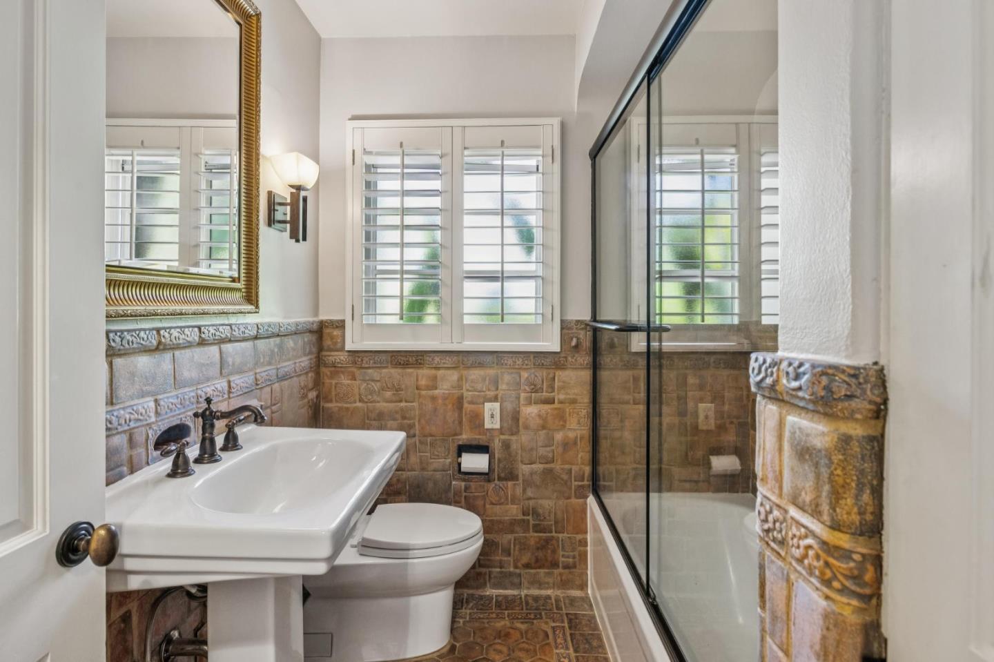 Detail Gallery Image 77 of 151 For 590 Center Dr, Palo Alto,  CA 94301 - 5 Beds | 3 Baths