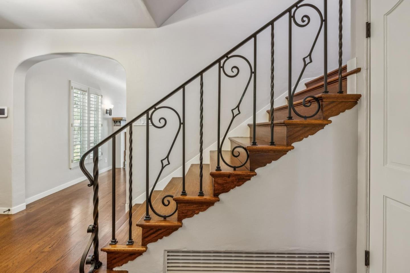 Detail Gallery Image 80 of 151 For 590 Center Dr, Palo Alto,  CA 94301 - 5 Beds | 3 Baths