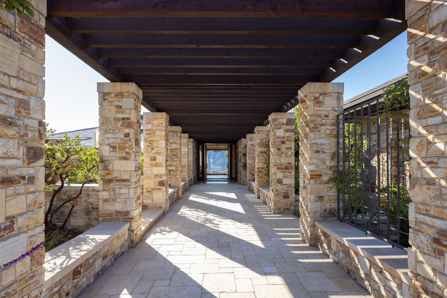 Detail Gallery Image 8 of 74 For 53 Marguerite, Carmel,  CA 93923 - 5 Beds | 5/1 Baths