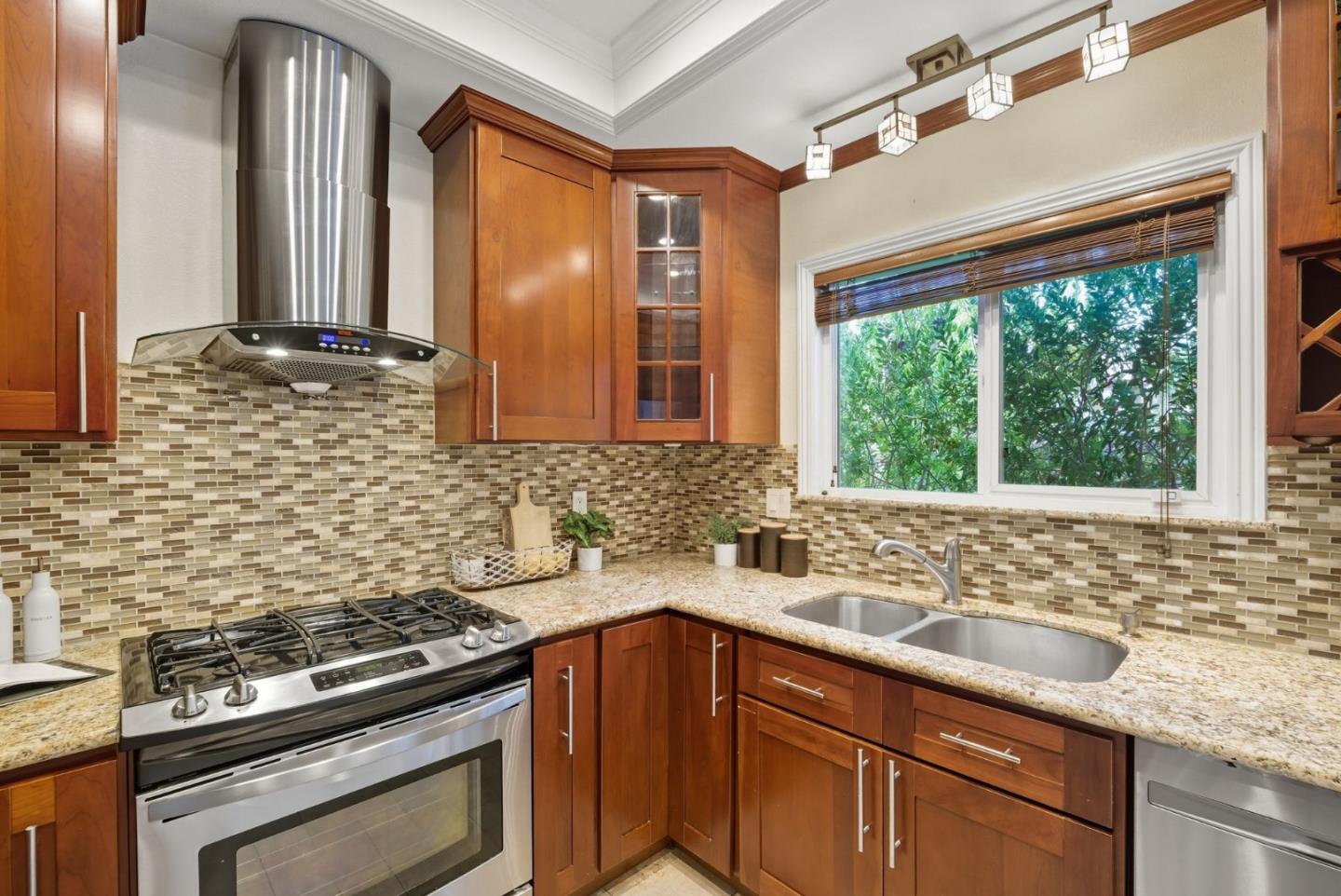 Detail Gallery Image 12 of 42 For 1299 Foxwood Dr, San Jose,  CA 95118 - 3 Beds | 2/1 Baths