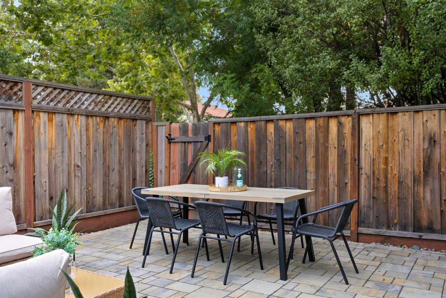 Detail Gallery Image 37 of 42 For 1299 Foxwood Dr, San Jose,  CA 95118 - 3 Beds | 2/1 Baths