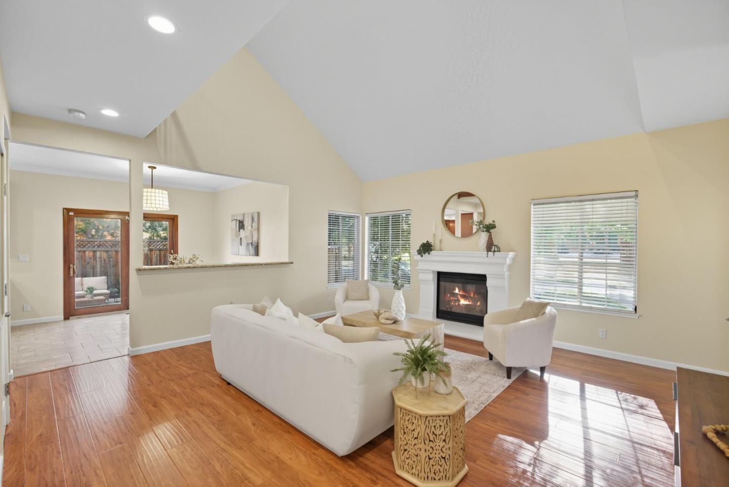 Detail Gallery Image 6 of 42 For 1299 Foxwood Dr, San Jose,  CA 95118 - 3 Beds | 2/1 Baths