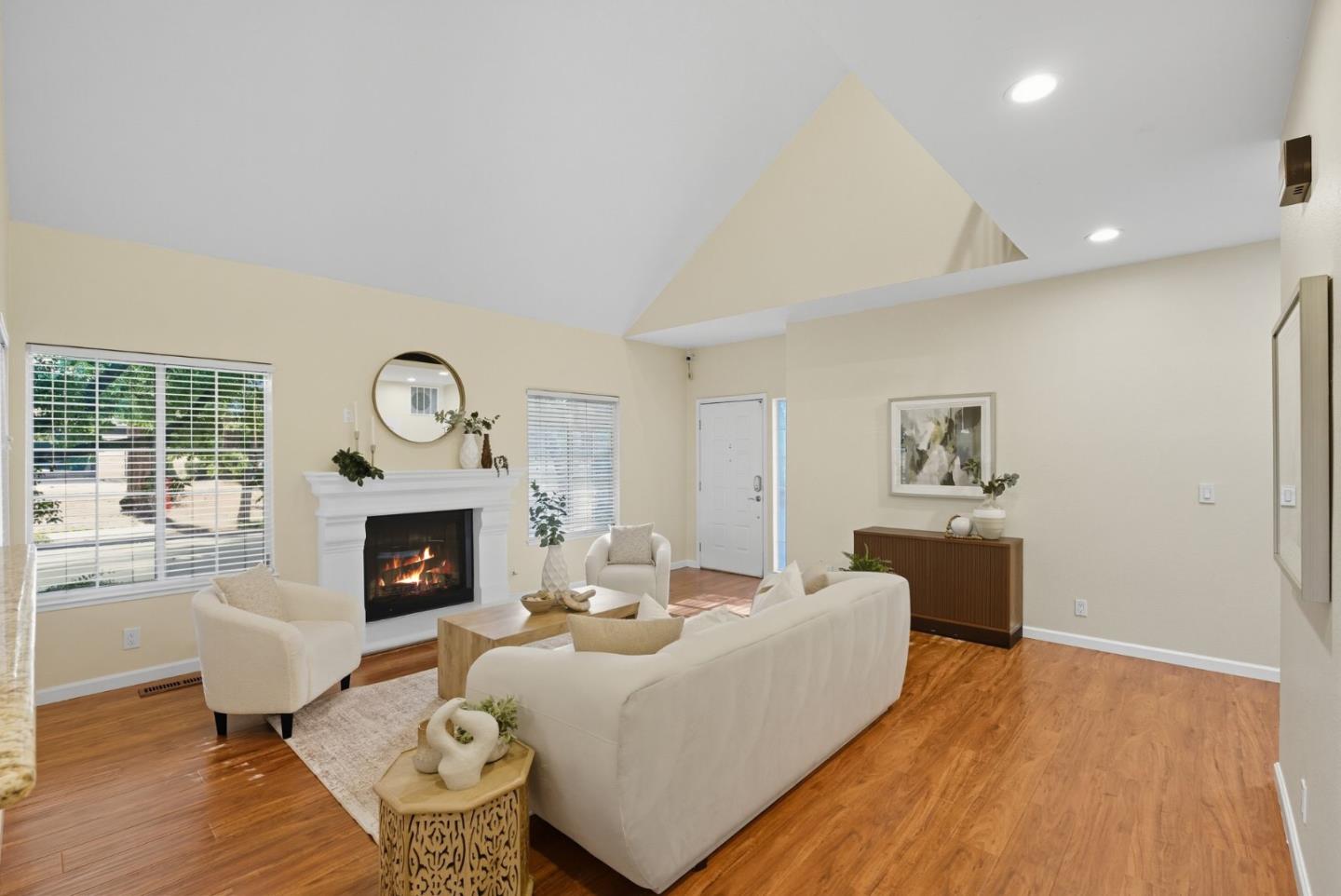 Detail Gallery Image 7 of 42 For 1299 Foxwood Dr, San Jose,  CA 95118 - 3 Beds | 2/1 Baths