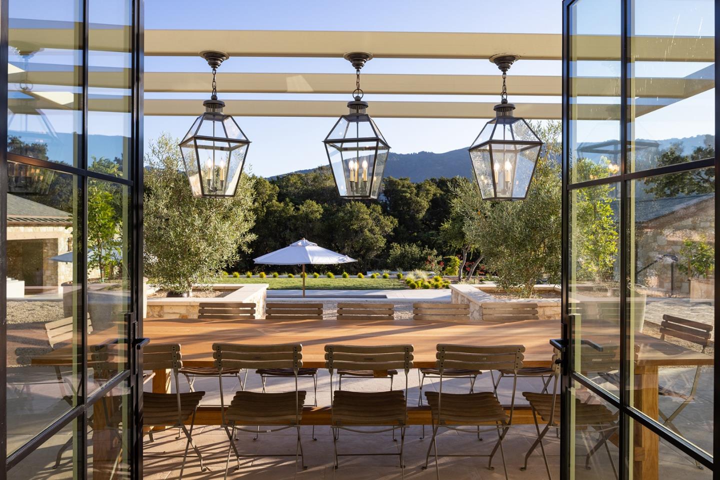 Detail Gallery Image 18 of 66 For 10 Encina Dr, Carmel Valley,  CA 93924 - 4 Beds | 4/1 Baths