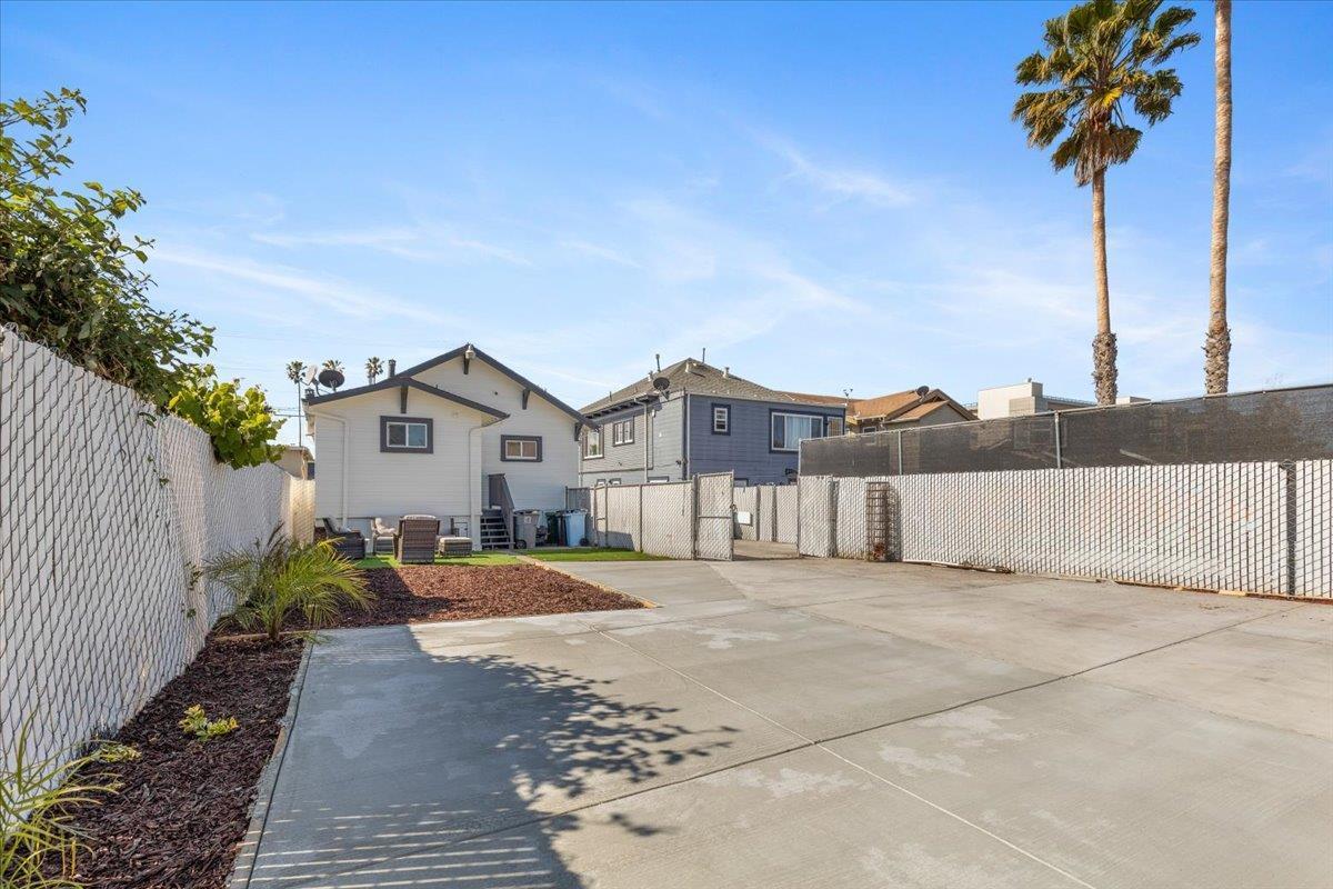 Detail Gallery Image 17 of 18 For 1237 Ashby Ave, Berkeley,  CA 94702 - 2 Beds | 2 Baths