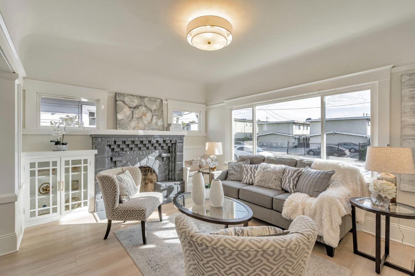 Detail Gallery Image 3 of 18 For 1237 Ashby Ave, Berkeley,  CA 94702 - 2 Beds | 2 Baths