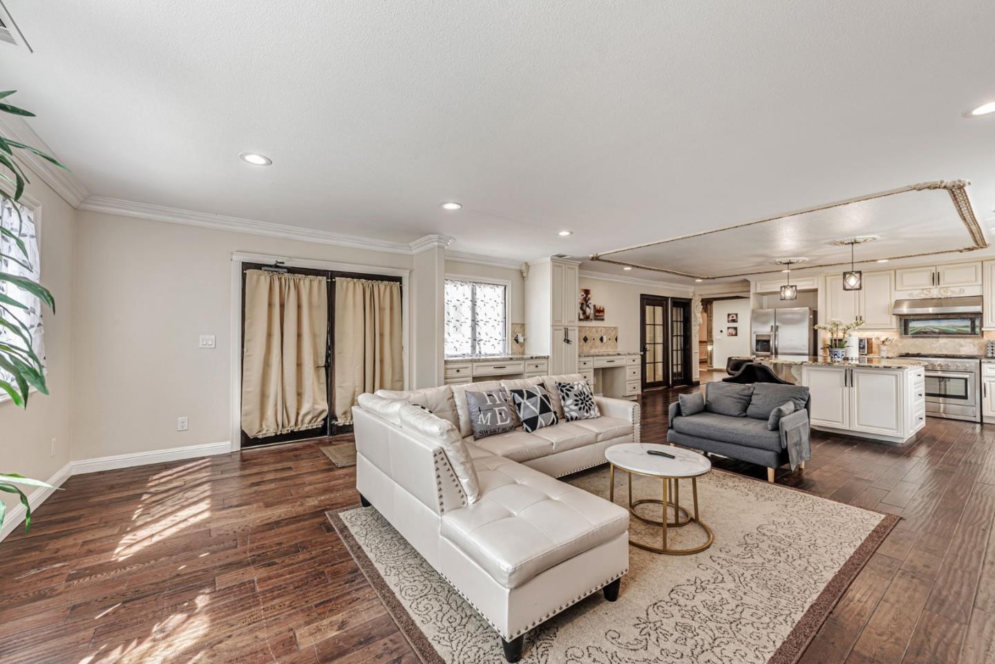 Detail Gallery Image 7 of 65 For 101 S 13th St, San Jose,  CA 95112 - 5 Beds | 5 Baths