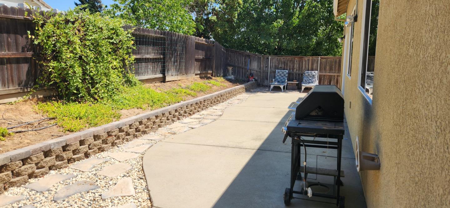 Detail Gallery Image 12 of 13 For 9657 Richlyn Way, Elk Grove,  CA 95757 - 3 Beds | 2 Baths