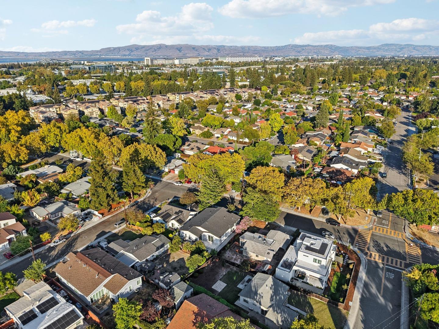 Detail Gallery Image 37 of 42 For 954 Burgoyne St, Mountain View,  CA 94043 - 4 Beds | 4 Baths