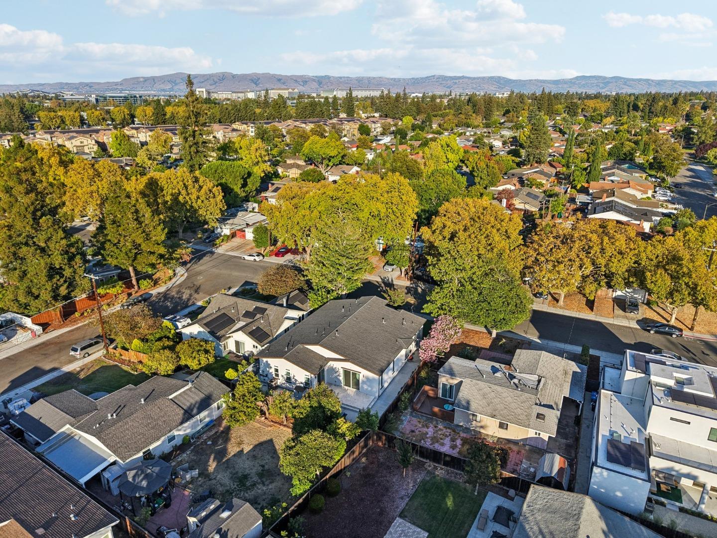 Detail Gallery Image 39 of 42 For 954 Burgoyne St, Mountain View,  CA 94043 - 4 Beds | 4 Baths