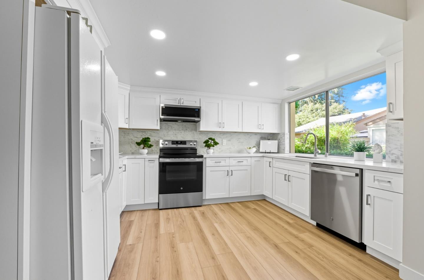 Detail Gallery Image 10 of 32 For 1063 Whitebick Dr, San Jose,  CA 95129 - 4 Beds | 2/1 Baths