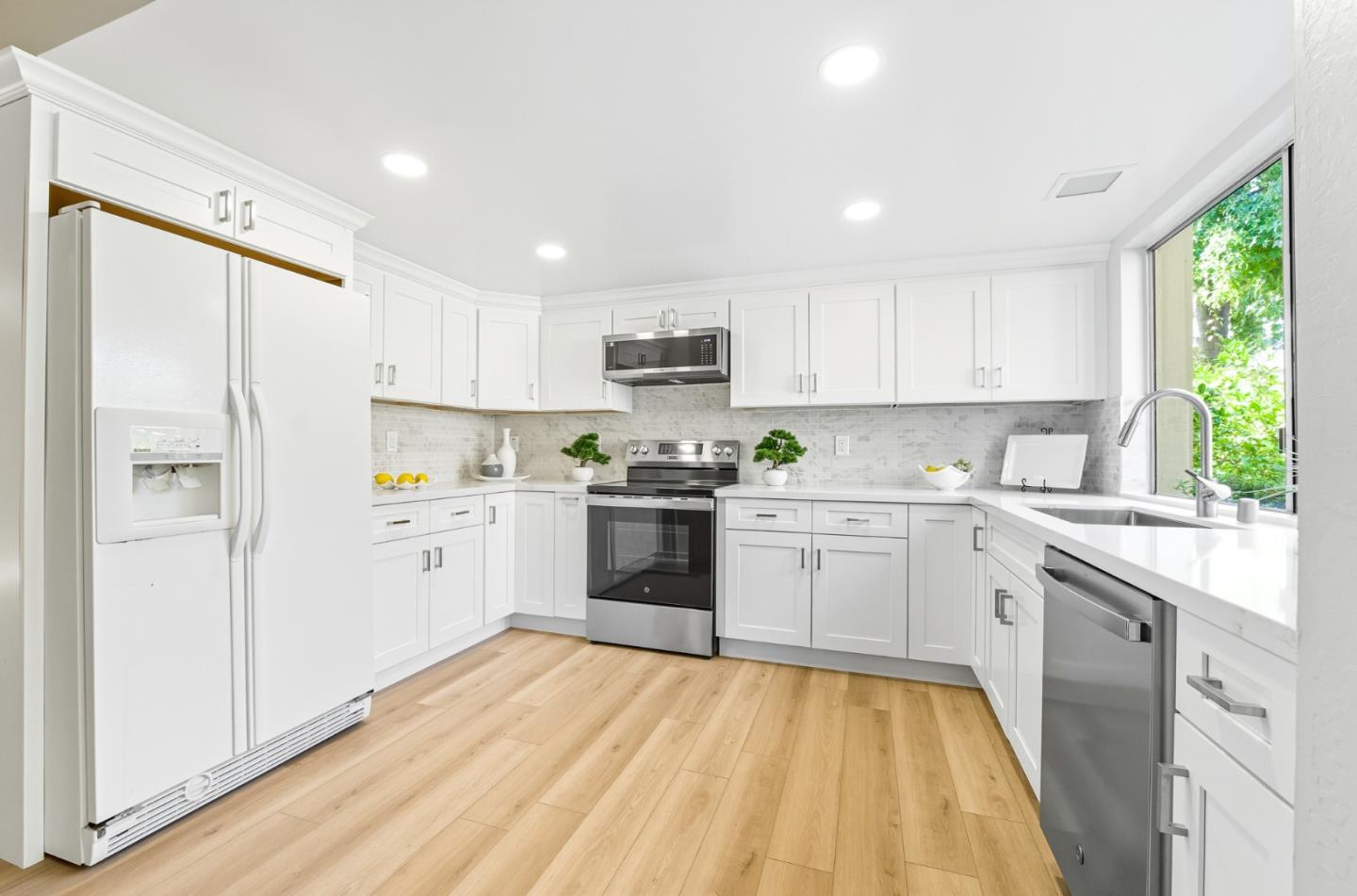 Detail Gallery Image 11 of 32 For 1063 Whitebick Dr, San Jose,  CA 95129 - 4 Beds | 2/1 Baths