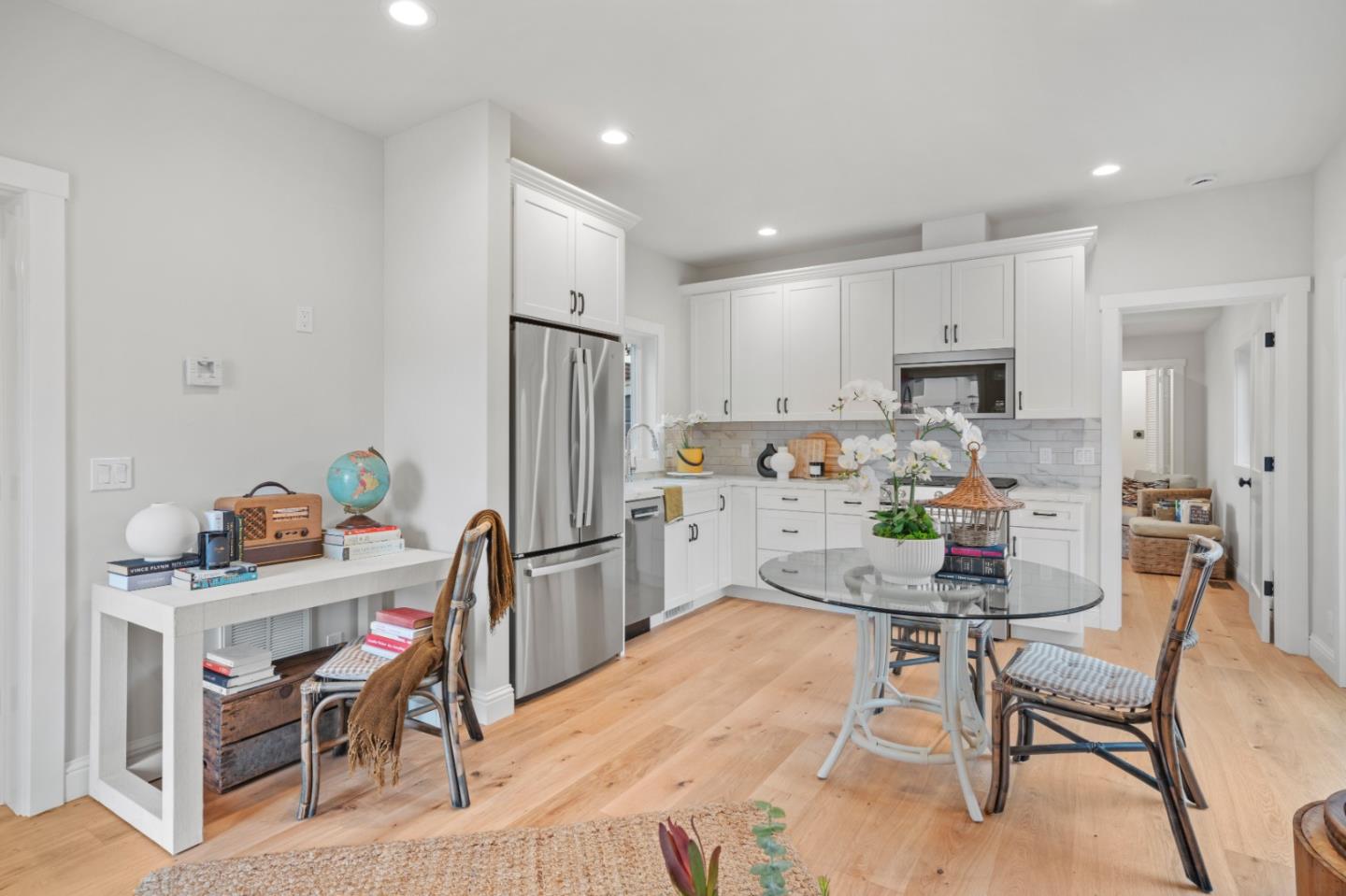 Detail Gallery Image 10 of 40 For 311 Lobos Ave, Pacific Grove,  CA 93950 - 2 Beds | 2 Baths