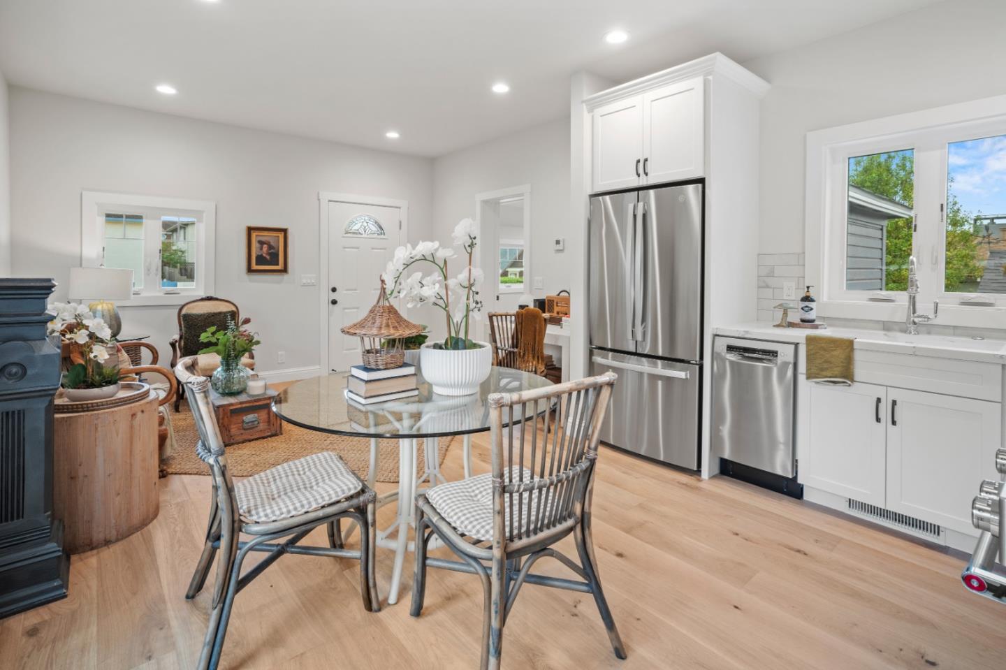 Detail Gallery Image 14 of 40 For 311 Lobos Ave, Pacific Grove,  CA 93950 - 2 Beds | 2 Baths