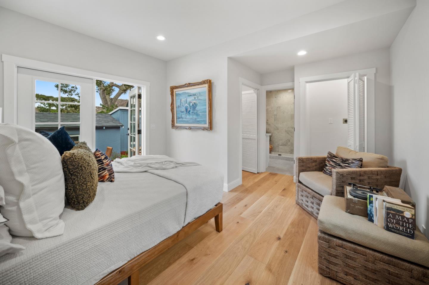 Detail Gallery Image 16 of 40 For 311 Lobos Ave, Pacific Grove,  CA 93950 - 2 Beds | 2 Baths