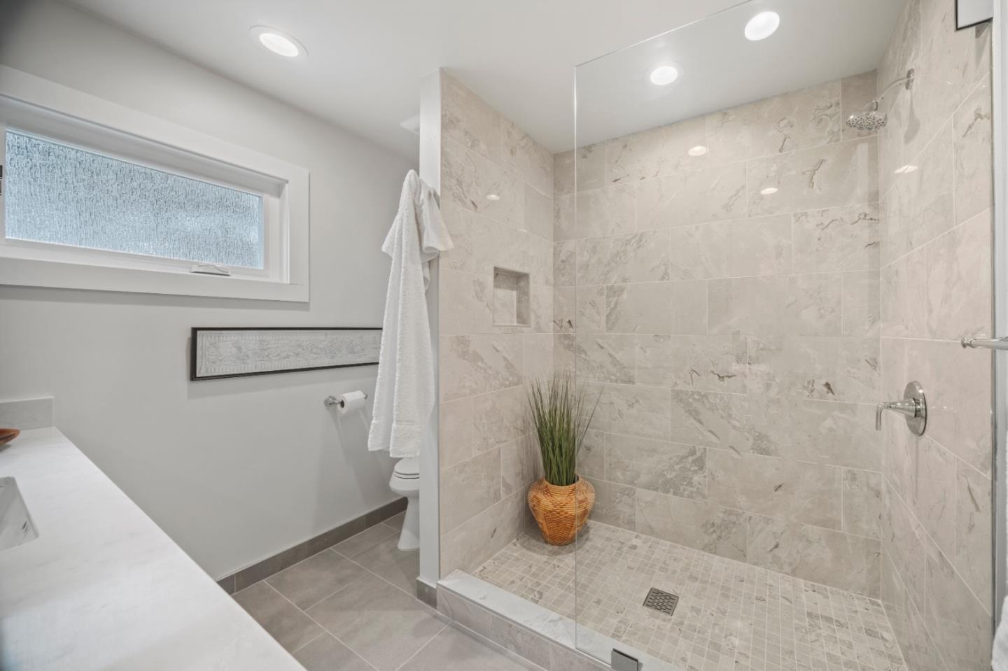 Detail Gallery Image 21 of 40 For 311 Lobos Ave, Pacific Grove,  CA 93950 - 2 Beds | 2 Baths