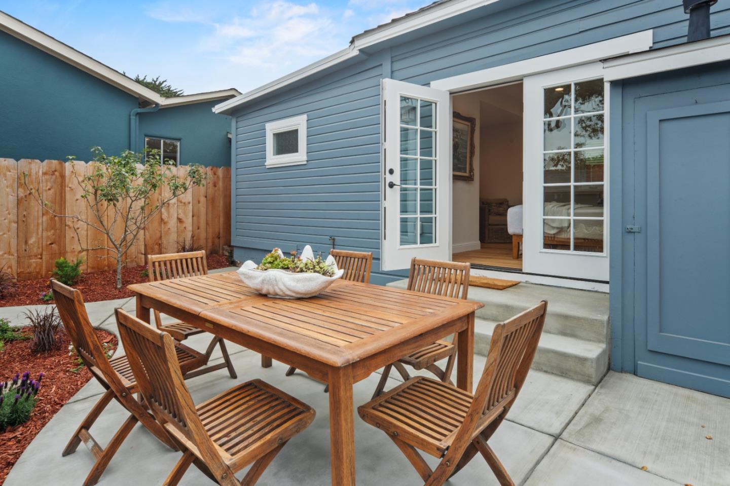 Detail Gallery Image 27 of 40 For 311 Lobos Ave, Pacific Grove,  CA 93950 - 2 Beds | 2 Baths