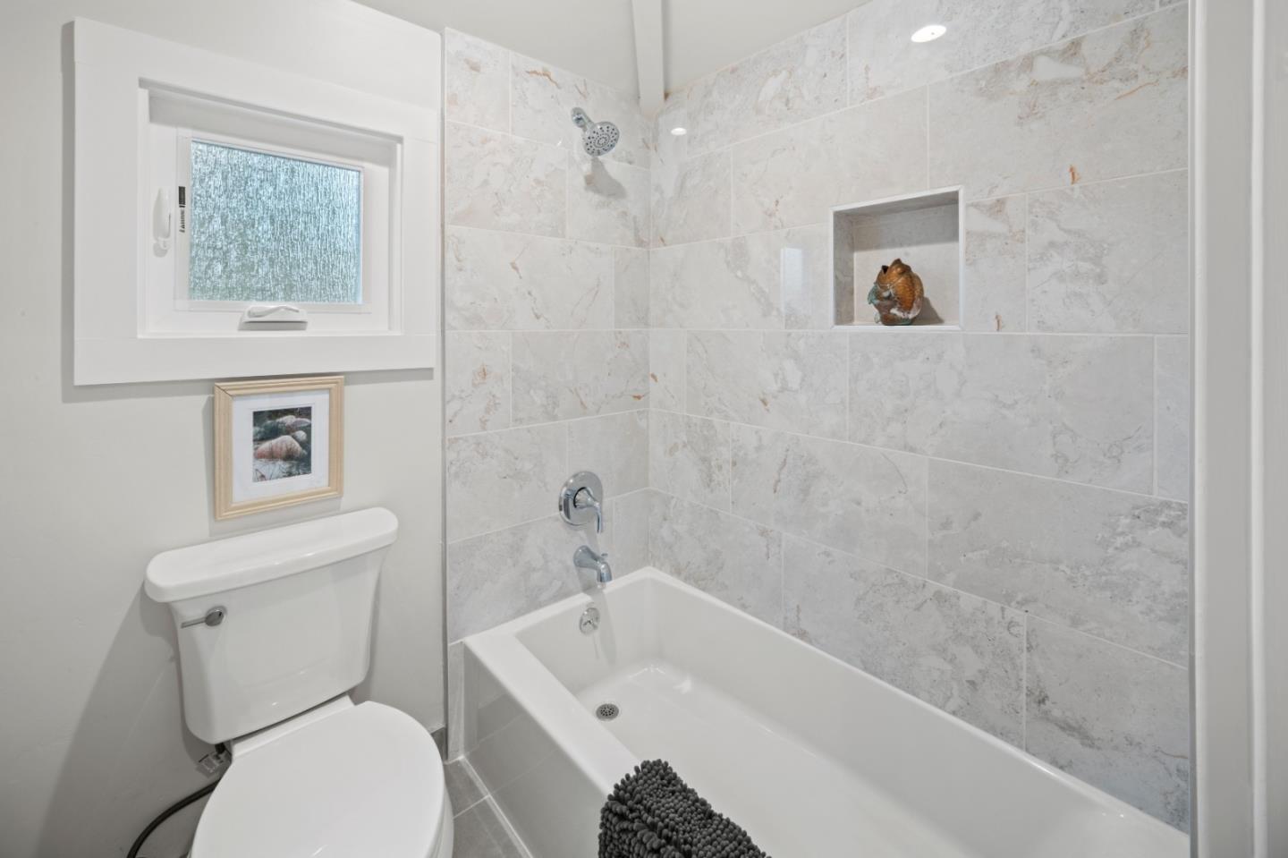 Detail Gallery Image 34 of 40 For 311 Lobos Ave, Pacific Grove,  CA 93950 - 2 Beds | 2 Baths