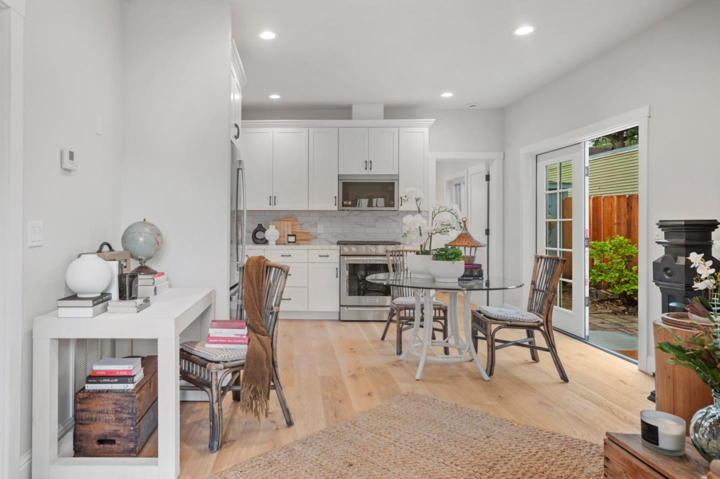 Detail Gallery Image 8 of 40 For 311 Lobos Ave, Pacific Grove,  CA 93950 - 2 Beds | 2 Baths