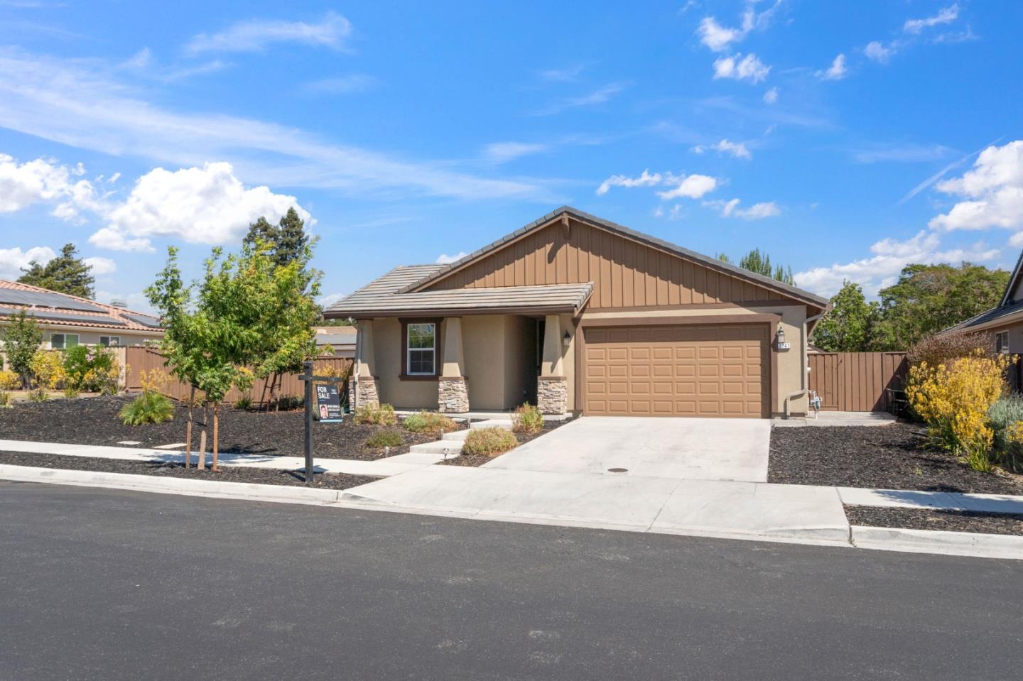 Detail Gallery Image 2 of 43 For 2741 Grayson St, Hollister,  CA 95023 - 4 Beds | 2 Baths