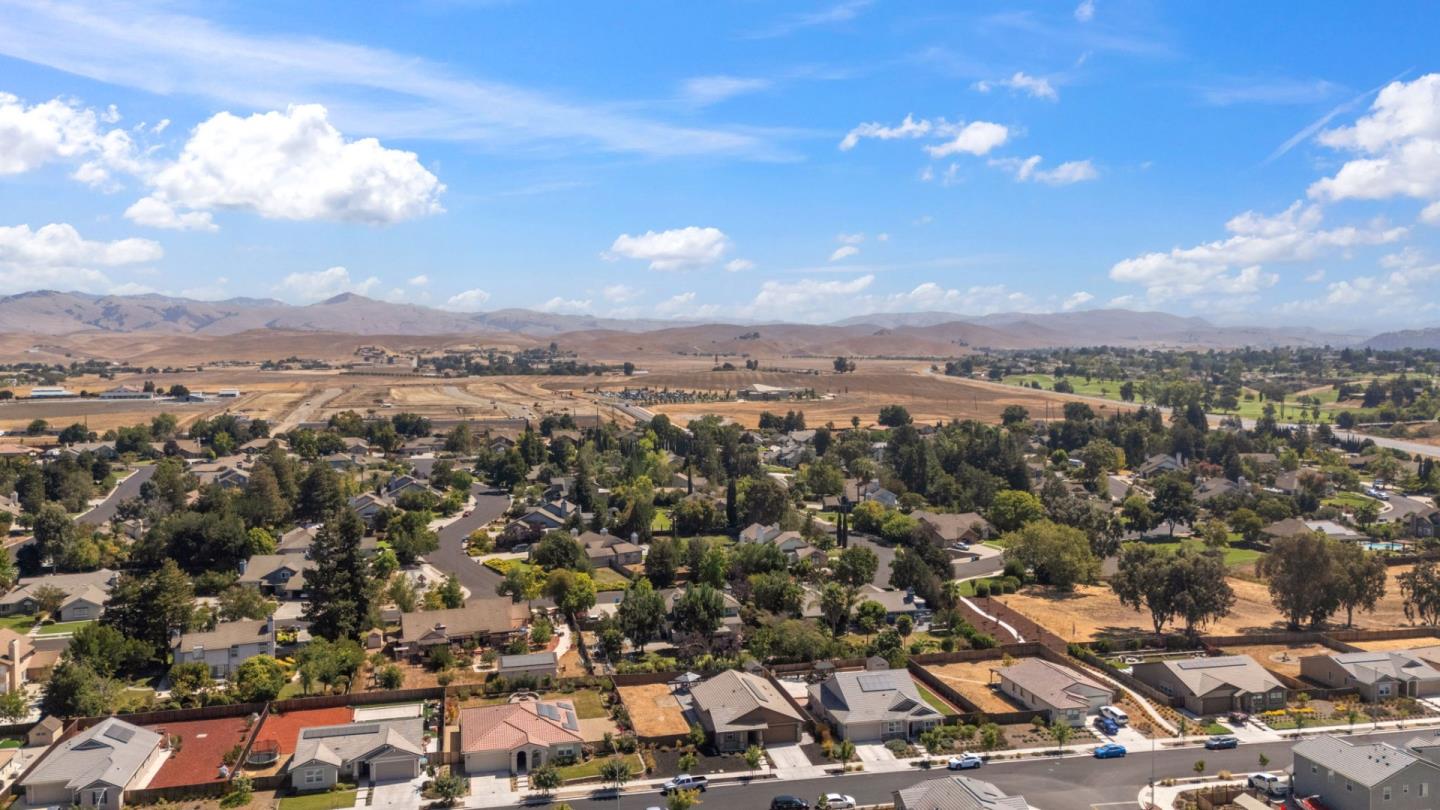 Detail Gallery Image 32 of 43 For 2741 Grayson St, Hollister,  CA 95023 - 4 Beds | 2 Baths