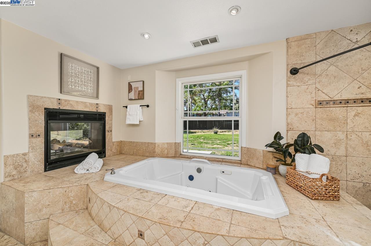 Detail Gallery Image 17 of 30 For 3370 Gardella Plz, Livermore,  CA 94551 - 5 Beds | 3 Baths