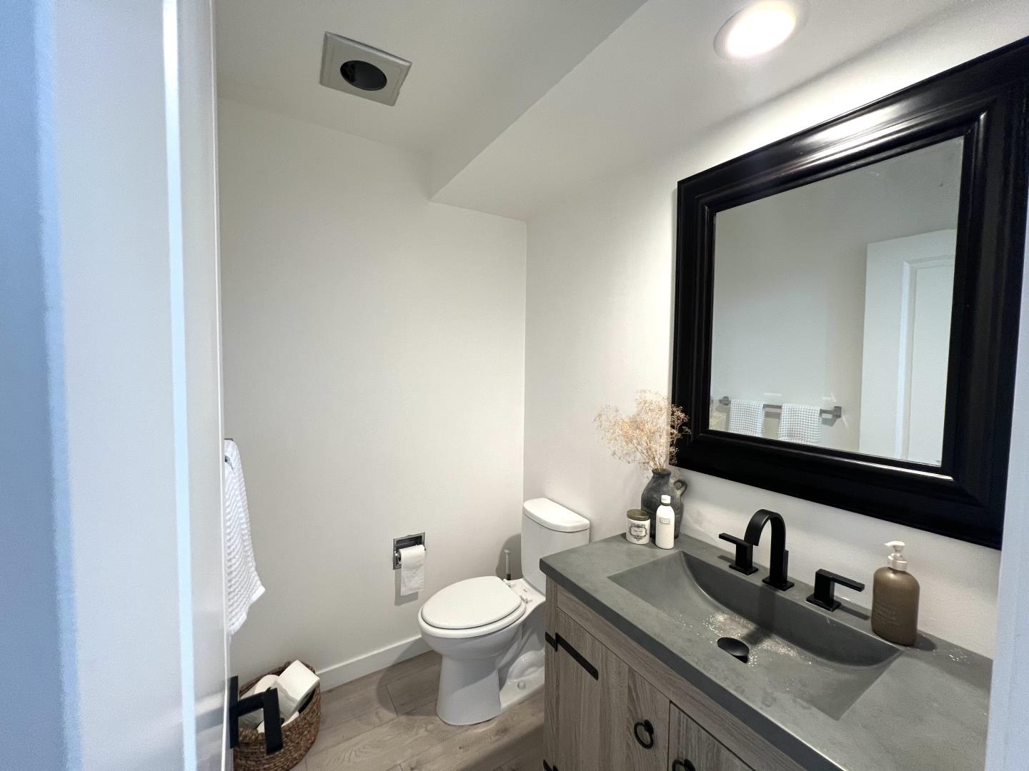 Detail Gallery Image 12 of 26 For 1 Doris Ct, Redwood City,  CA 94061 - – Beds | – Baths