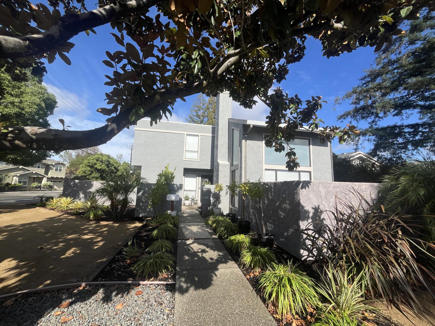 Detail Gallery Image 2 of 26 For 1 Doris Ct, Redwood City,  CA 94061 - – Beds | – Baths