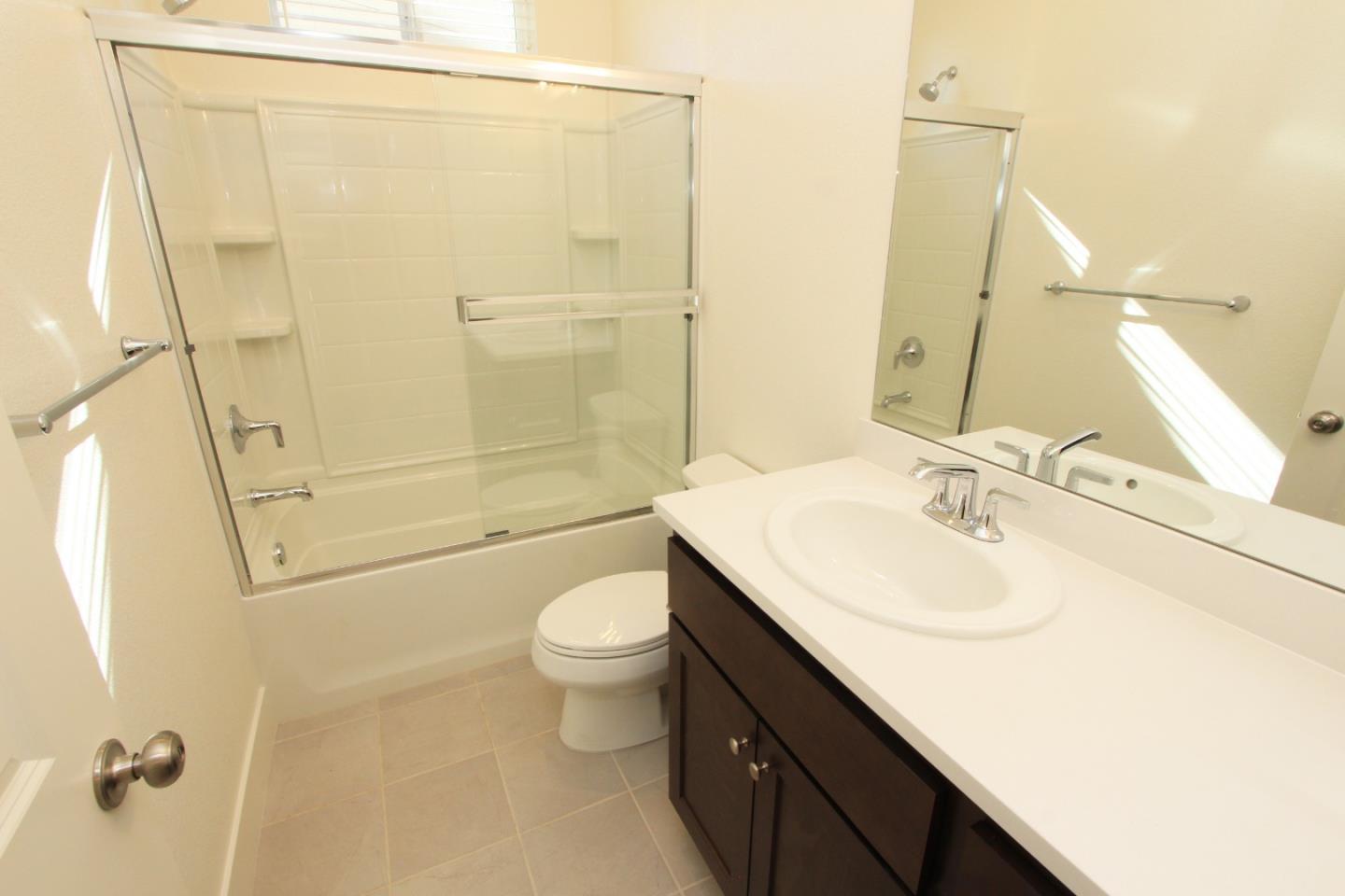 Detail Gallery Image 4 of 18 For 1859 Felsite St, Los Banos,  CA 93635 - 5 Beds | 3 Baths