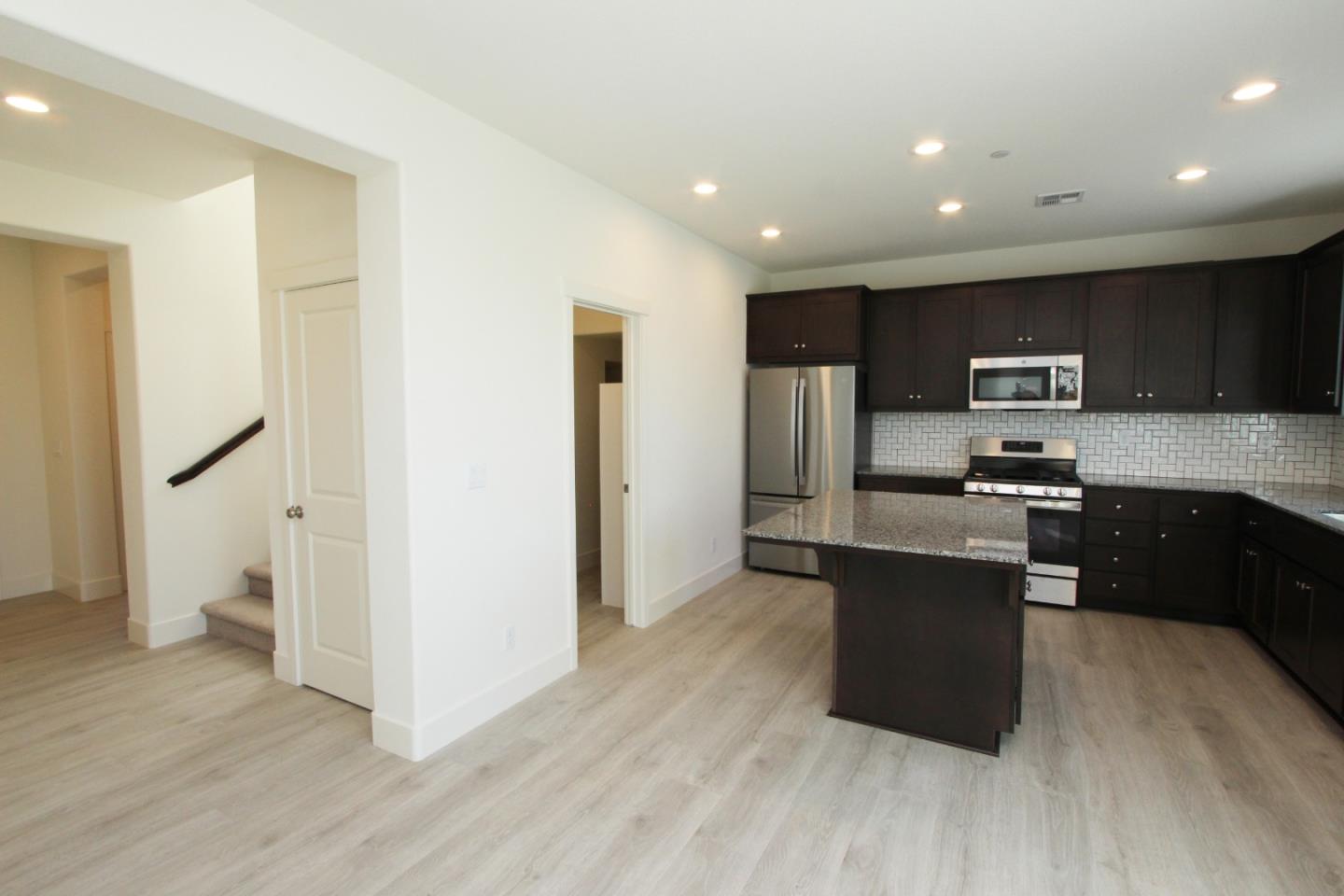 Detail Gallery Image 6 of 18 For 1859 Felsite St, Los Banos,  CA 93635 - 5 Beds | 3 Baths