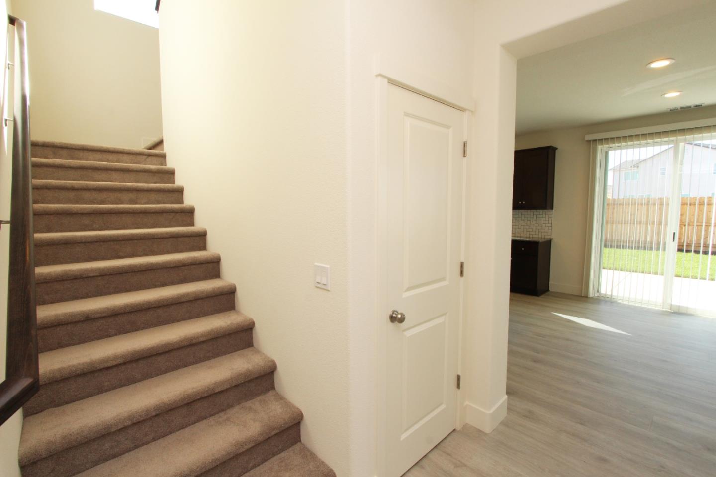 Detail Gallery Image 8 of 18 For 1859 Felsite St, Los Banos,  CA 93635 - 5 Beds | 3 Baths