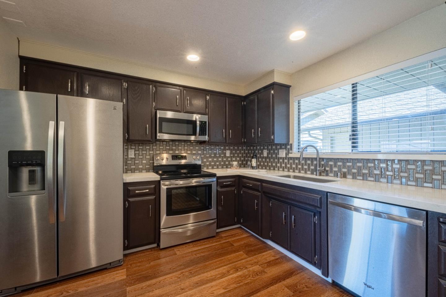 Detail Gallery Image 11 of 38 For 1840 Cherokee Dr #2,  Salinas,  CA 93906 - 3 Beds | 2/1 Baths