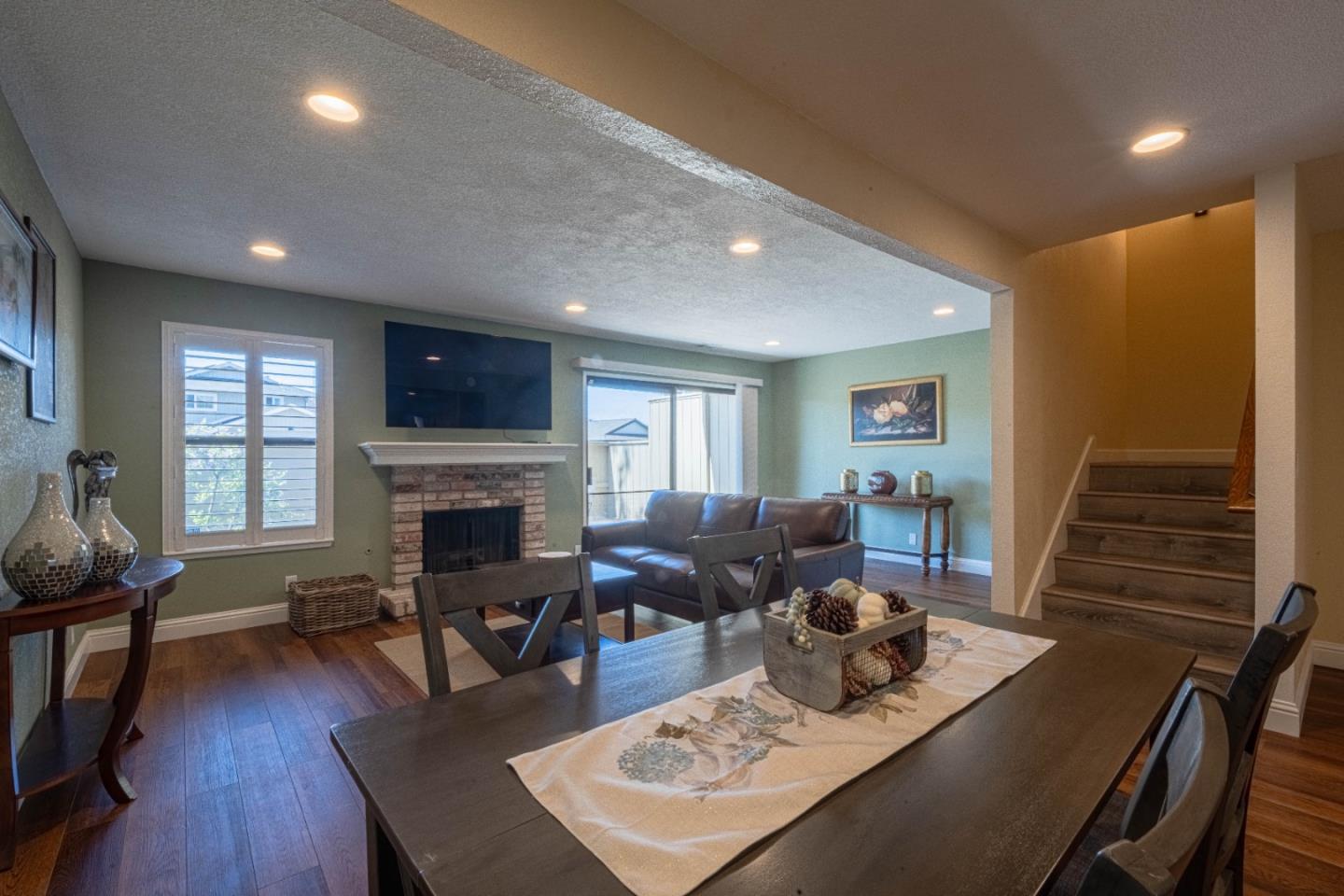 Detail Gallery Image 14 of 38 For 1840 Cherokee Dr #2,  Salinas,  CA 93906 - 3 Beds | 2/1 Baths