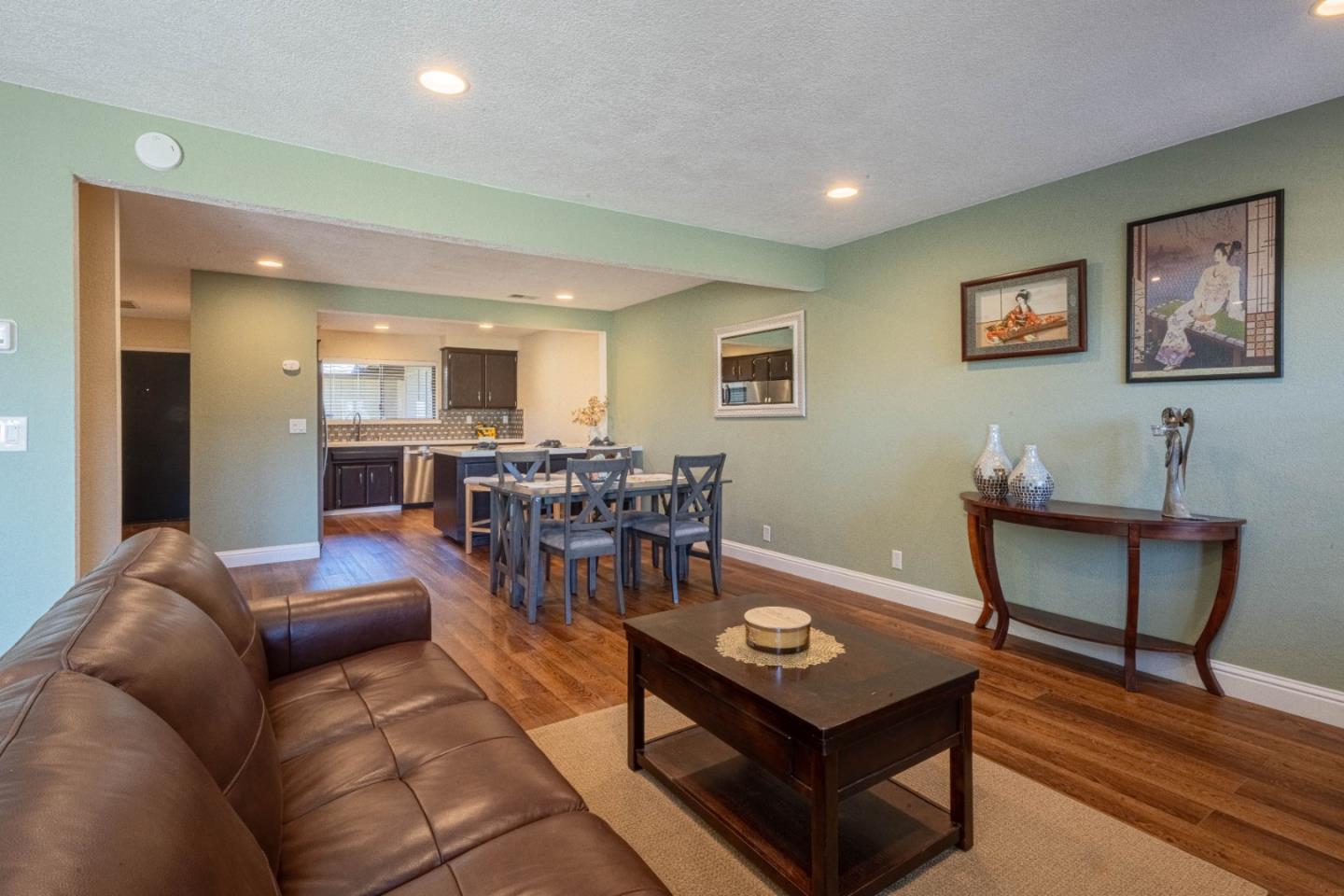 Detail Gallery Image 15 of 38 For 1840 Cherokee Dr #2,  Salinas,  CA 93906 - 3 Beds | 2/1 Baths