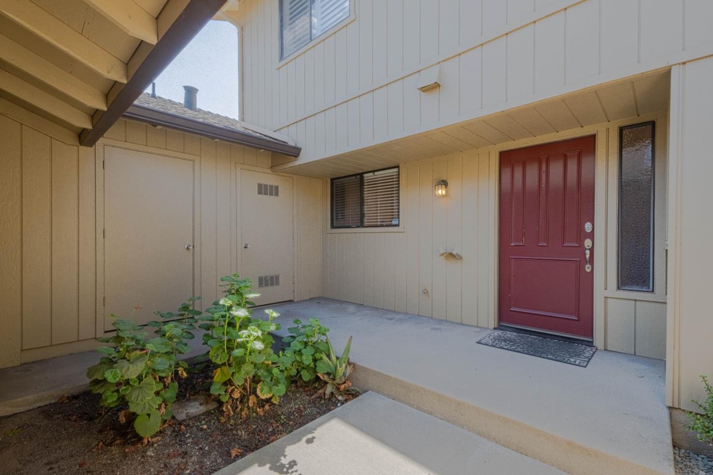 Detail Gallery Image 4 of 38 For 1840 Cherokee Dr #2,  Salinas,  CA 93906 - 3 Beds | 2/1 Baths