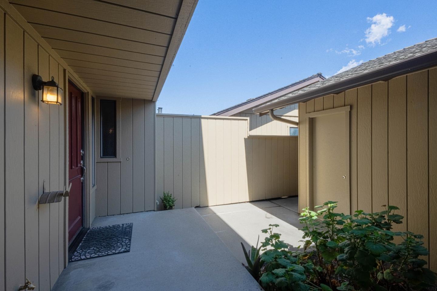 Detail Gallery Image 5 of 38 For 1840 Cherokee Dr #2,  Salinas,  CA 93906 - 3 Beds | 2/1 Baths
