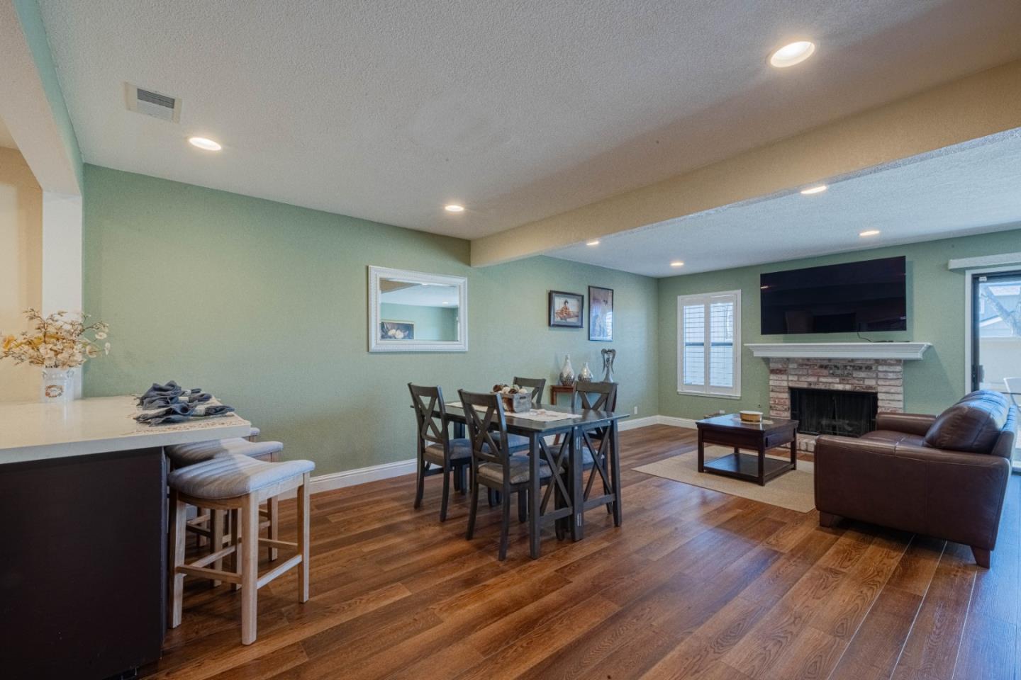 Detail Gallery Image 7 of 38 For 1840 Cherokee Dr #2,  Salinas,  CA 93906 - 3 Beds | 2/1 Baths