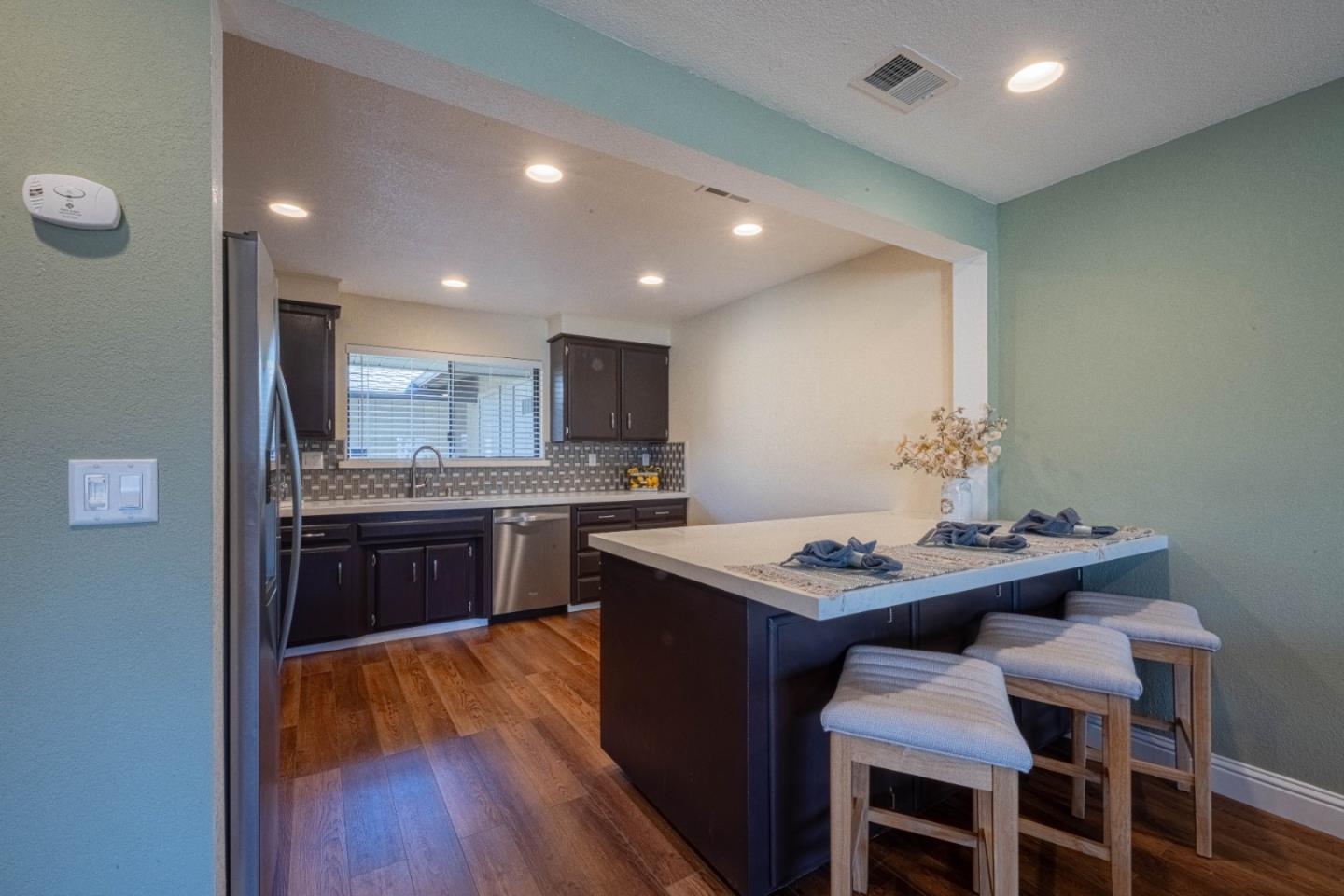 Detail Gallery Image 8 of 38 For 1840 Cherokee Dr #2,  Salinas,  CA 93906 - 3 Beds | 2/1 Baths