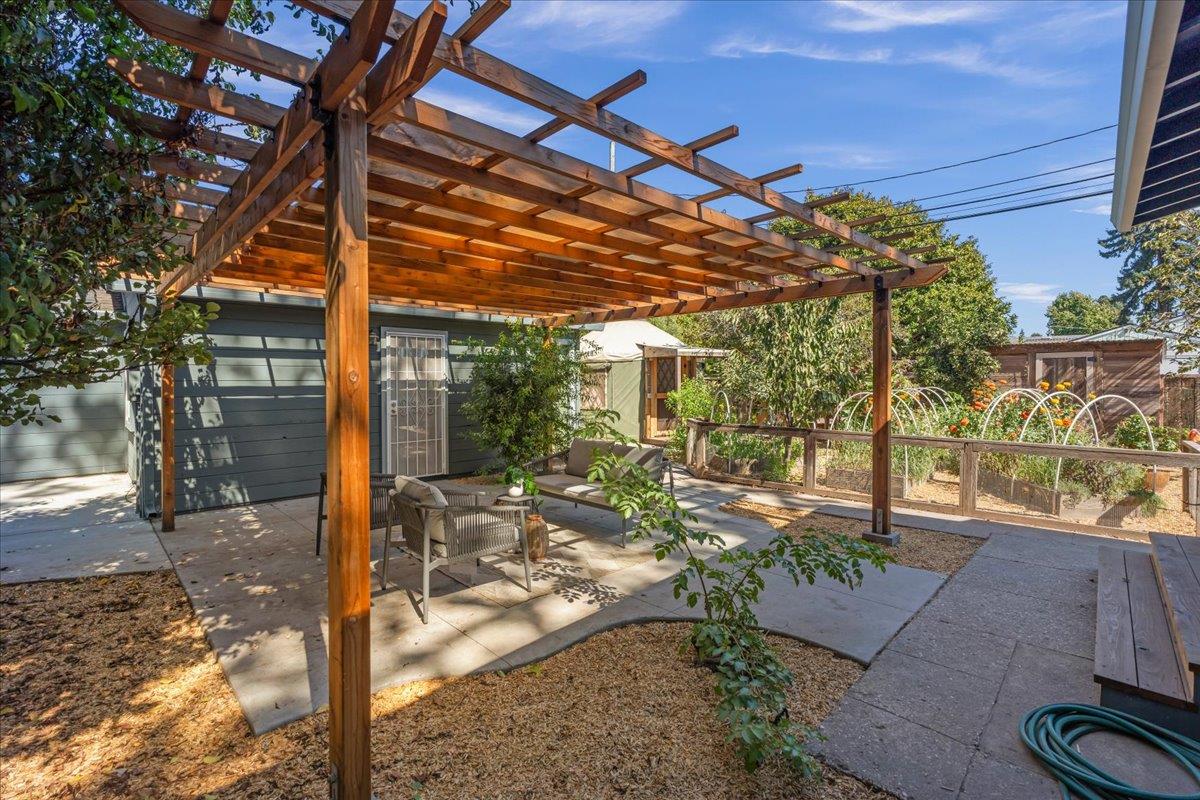 Detail Gallery Image 21 of 25 For 229 Coulson Ave, Santa Cruz,  CA 95060 - 2 Beds | 1 Baths