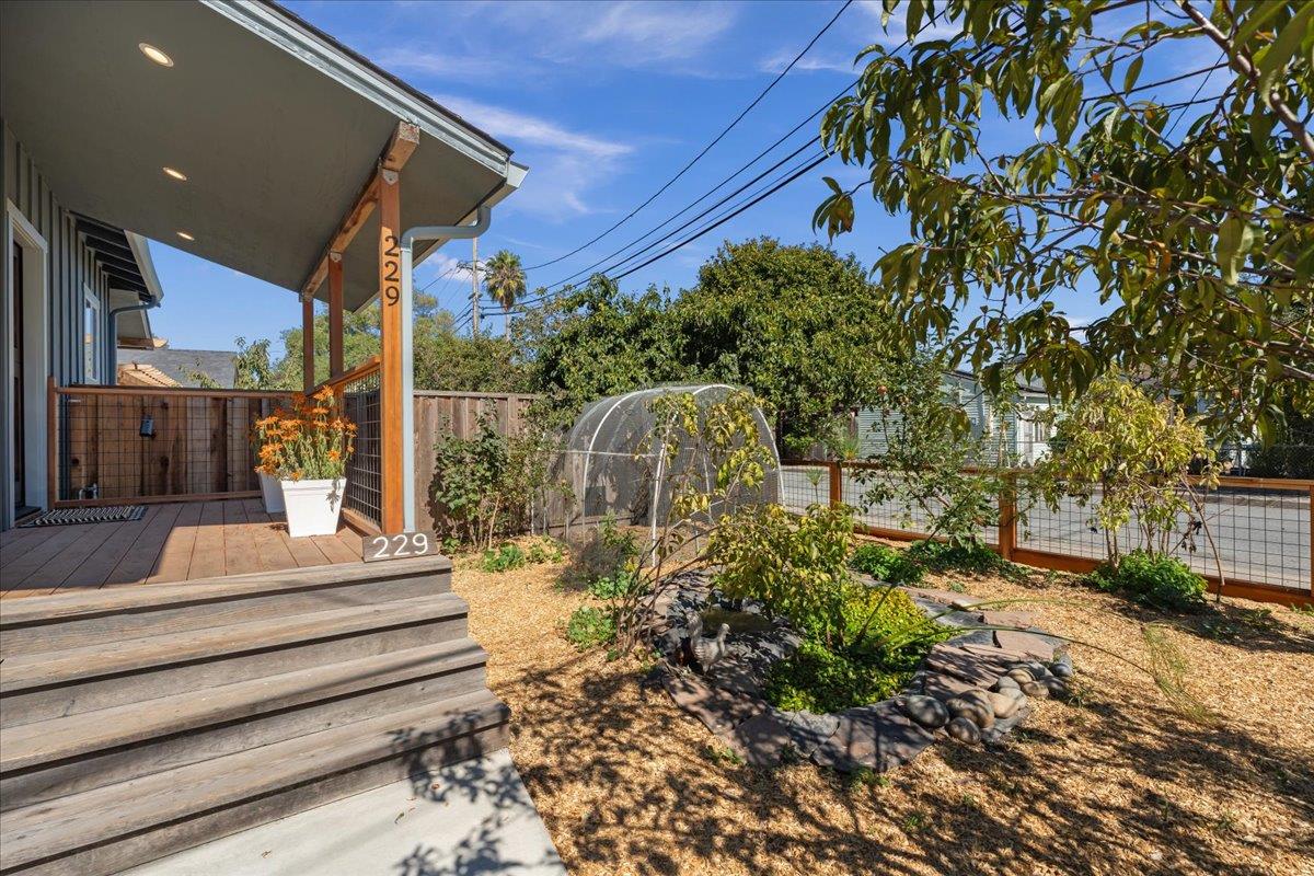 Detail Gallery Image 5 of 25 For 229 Coulson Ave, Santa Cruz,  CA 95060 - 2 Beds | 1 Baths