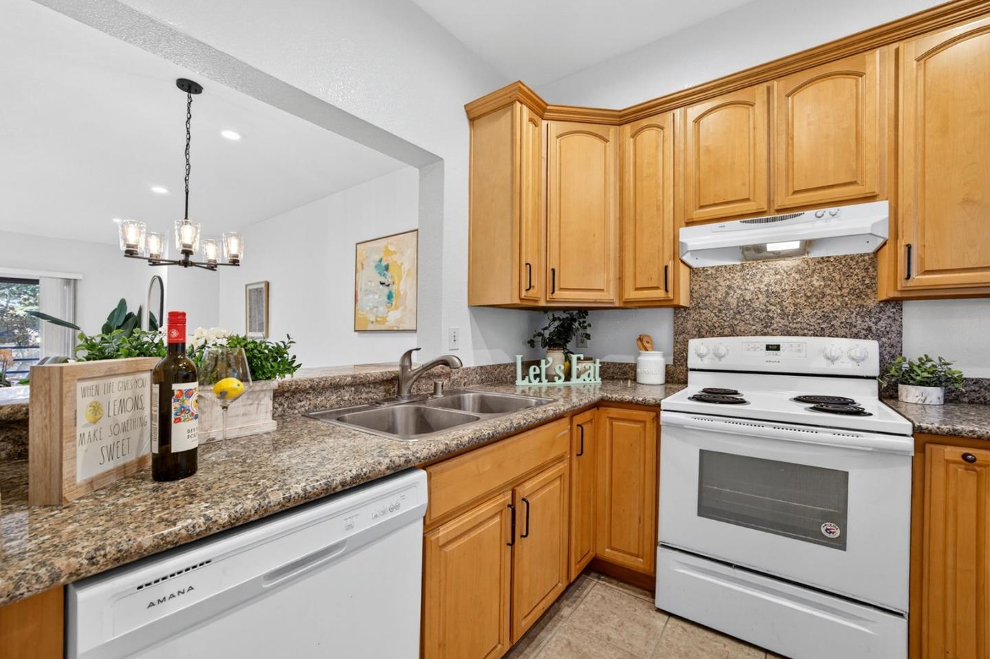 Detail Gallery Image 3 of 33 For 4681 Albany Cir #101,  San Jose,  CA 95129 - 2 Beds | 2 Baths