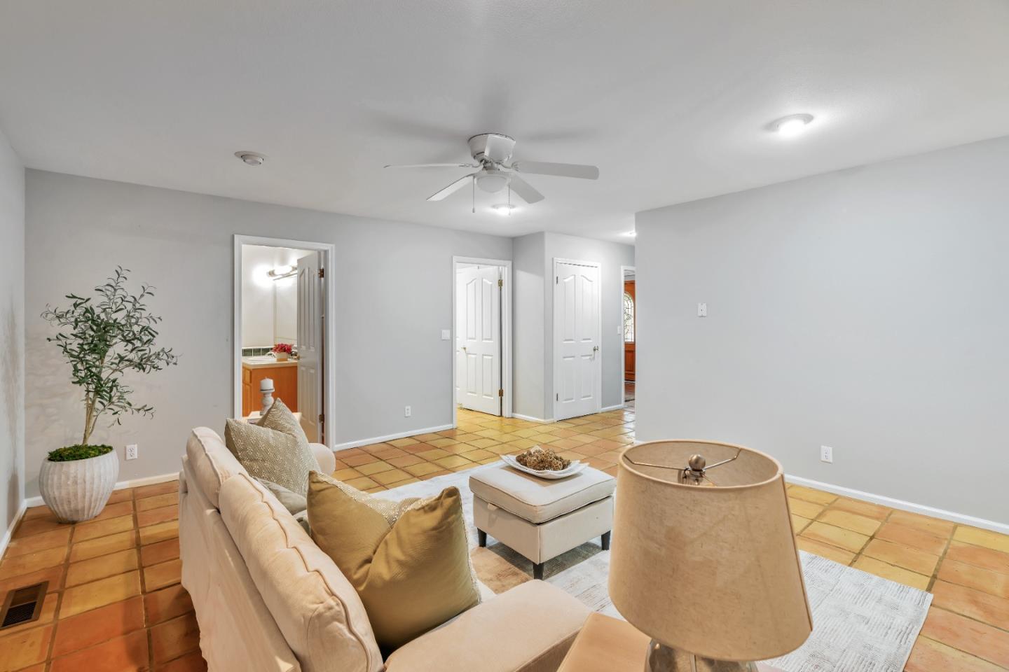 Detail Gallery Image 10 of 104 For 96 Caryl Ct, Hollister,  CA 95023 - 4 Beds | 3 Baths