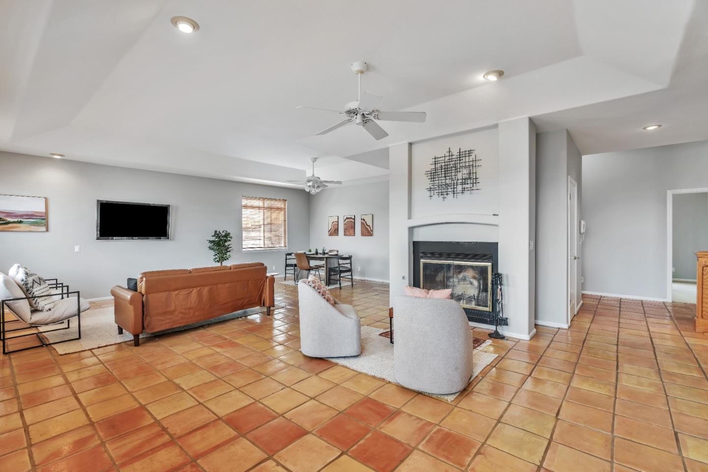 Detail Gallery Image 13 of 104 For 96 Caryl Ct, Hollister,  CA 95023 - 4 Beds | 3 Baths