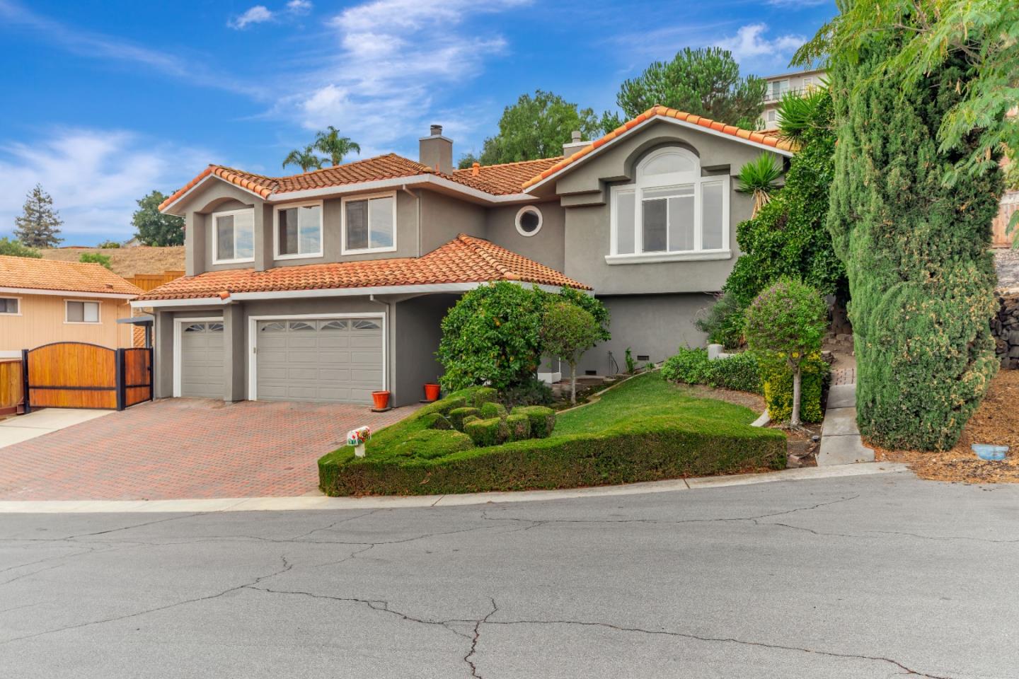 Detail Gallery Image 3 of 104 For 96 Caryl Ct, Hollister,  CA 95023 - 4 Beds | 3 Baths