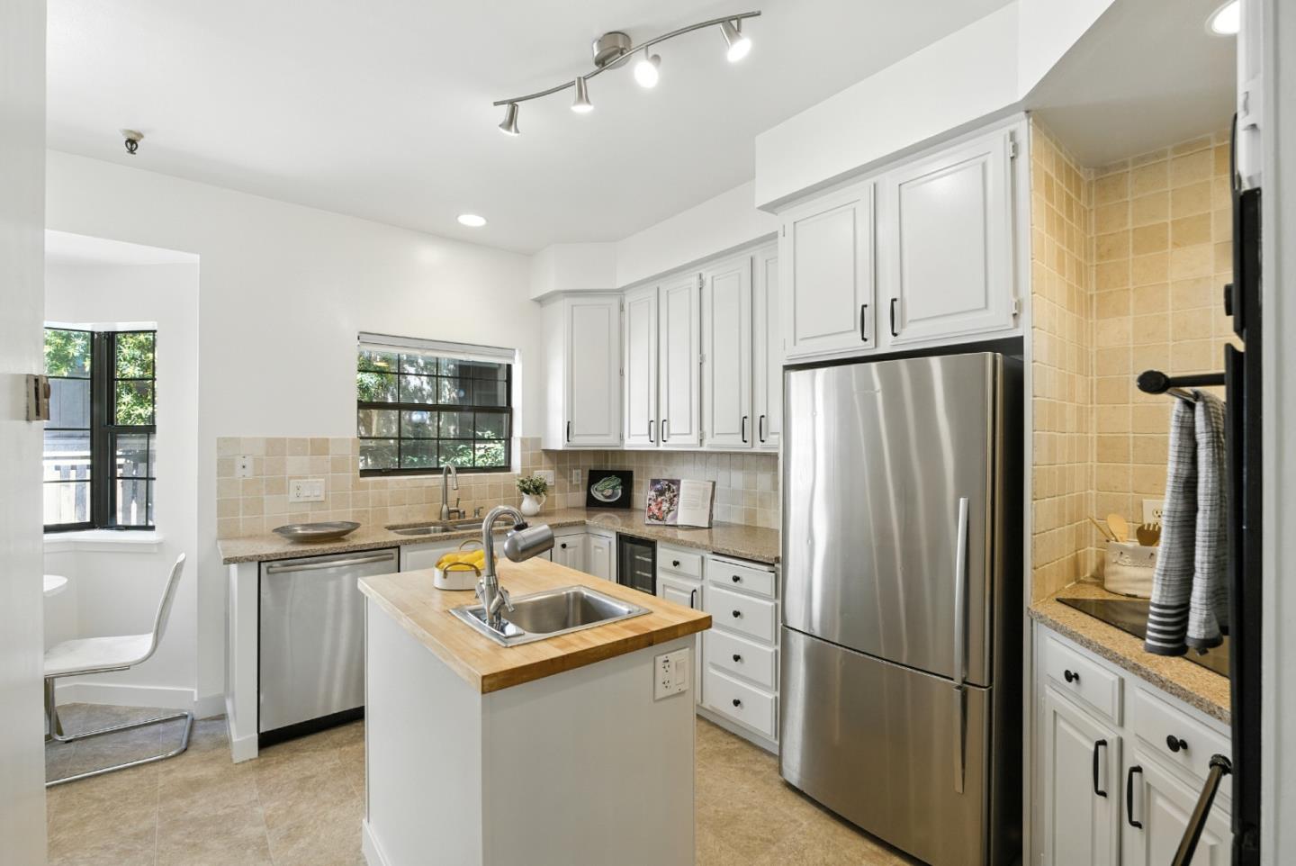 Detail Gallery Image 4 of 44 For 447 Homer Ave, Palo Alto,  CA 94301 - 3 Beds | 2/1 Baths