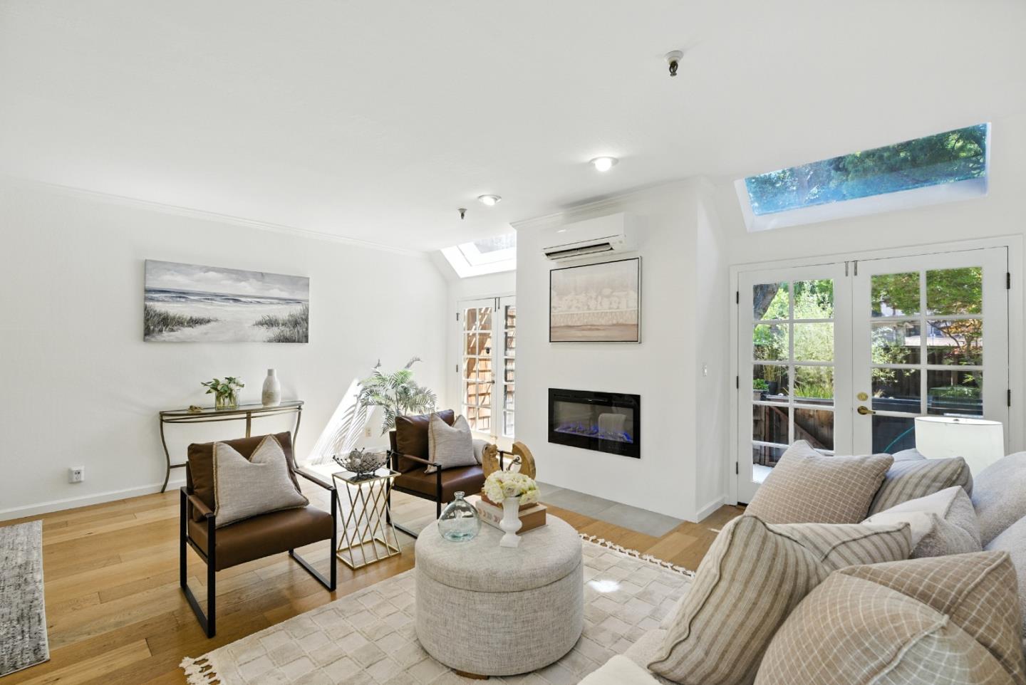 Detail Gallery Image 8 of 44 For 447 Homer Ave, Palo Alto,  CA 94301 - 3 Beds | 2/1 Baths