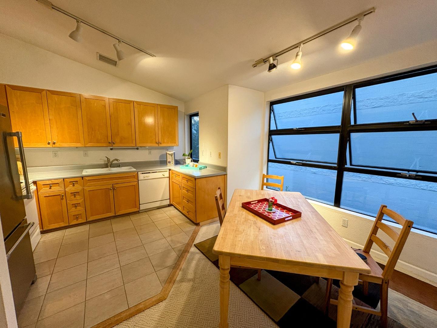 Detail Gallery Image 14 of 35 For 400 N 1st St #303,  San Jose,  CA 95112 - 1 Beds | 1/1 Baths